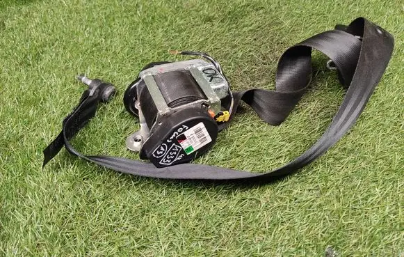 Ford Focus Front seatbelt BM5161294ADW 617231800