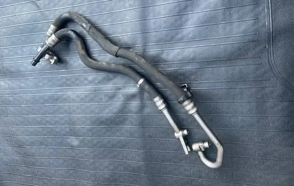 BMW 3 E92 E93 Oil cooling pipe 7567207 17227567207 17227567208