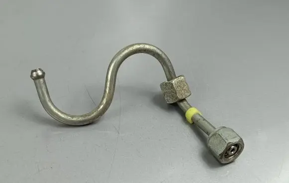 Fuel injector supply line/pipe