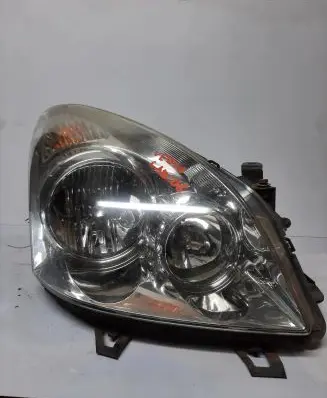Toyota Corolla Verso E121 Headlight/headlamp P7105R