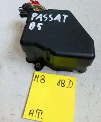 Volkswagen PASSAT B5 Fuse box set 5659899