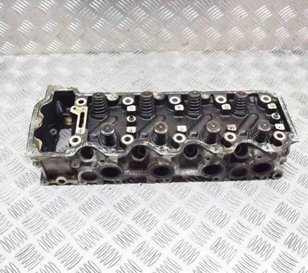 Mercedes-Benz B W245 Engine head 