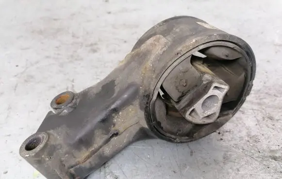 Opel Zafira C Engine mount bracket 13248630