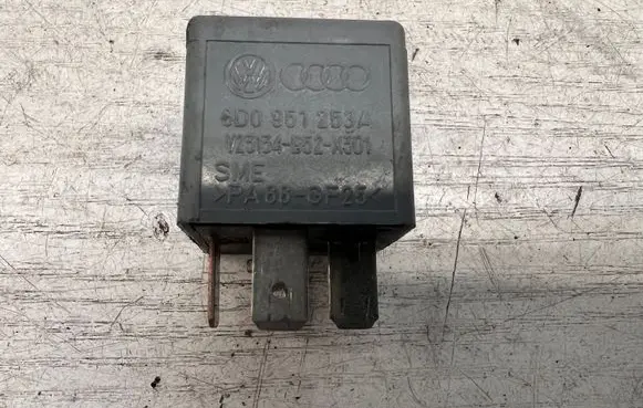 Audi A6 S6 C5 4B Other relay 8D0951253A 373