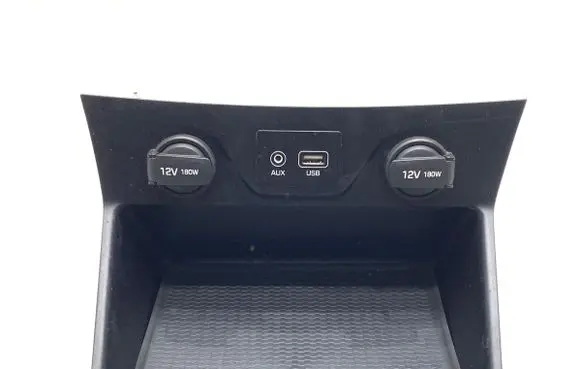 Hyundai Tucson TL USB socket connector 84631D7000