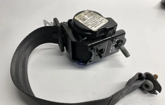 Ford Fusion Rear seatbelt DG93F611B68AH35B8