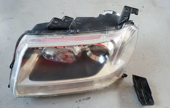 Suzuki Grand Vitara II Headlight/headlamp 10059079 H837