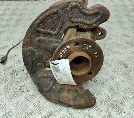 Mercedes-Benz Vito Viano W447 Front wheel hub A4473300620