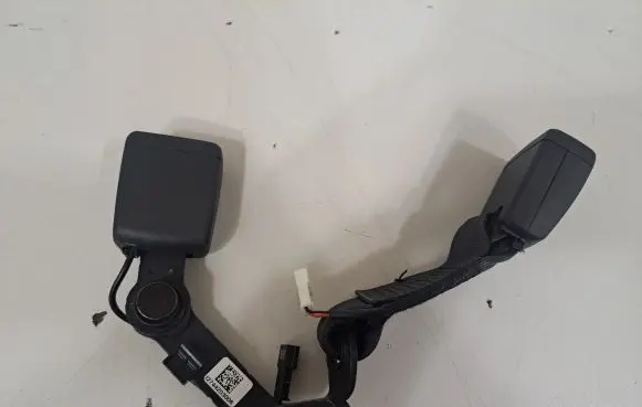 BMW i4 Rear seatbelt buckle 7442030