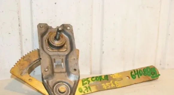 Rear door manual window regulator