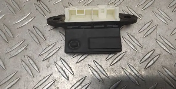 Toyota RAV 4 (XA40) Tailgate opening switch 