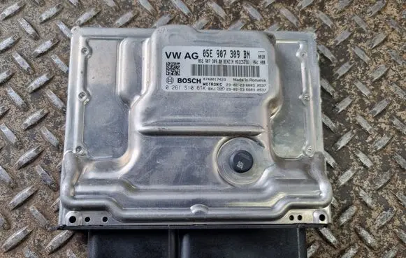 Volkswagen Tiguan Engine control unit/module 05E907309BN 0261S106TK