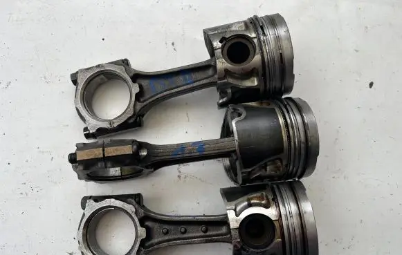 Opel Astra J Piston with connecting rod