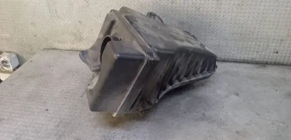 Chrysler Pacifica Air filter box 