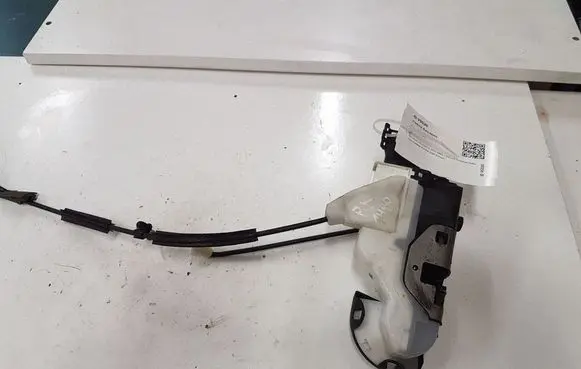 Citroen DS3 Front door lock A01453