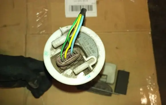 Citroen Saxo In-tank fuel pump 9637513680