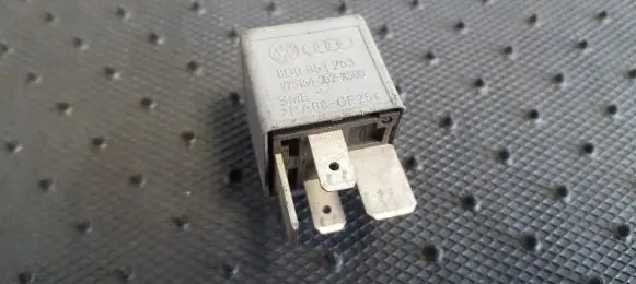 Volkswagen PASSAT B5 Other relay 8D0951253 V23134-J52-X300