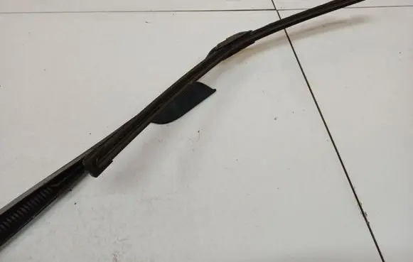 Hyundai Santa Fe Front wiper blade arm 