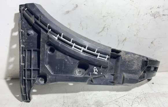 Volvo XC90 Front bumper mounting bracket 30698128