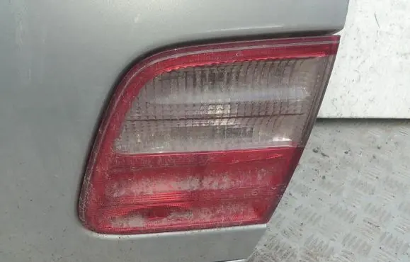 Mercedes-Benz E W210 Tailgate rear/tail lights