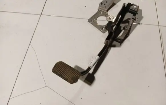 Ford Grand C-MAX Brake pedal AV612467BE