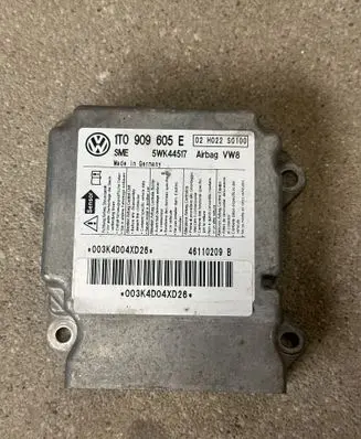Volkswagen Touran II Airbag control unit/module 1T0909605E 003K4D04XD26 02H022S0100
