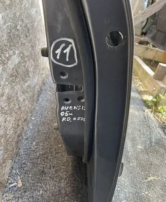 Toyota Avensis T250 Front door
