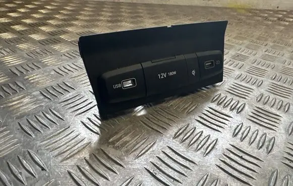 Hyundai Tucson IV NX4 USB socket connector 84630N7800