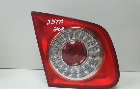 Volkswagen Jetta V Tailgate rear/tail lights 1K5945093