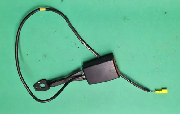 Mercedes-Benz C W203 Front seatbelt buckle 2038600169