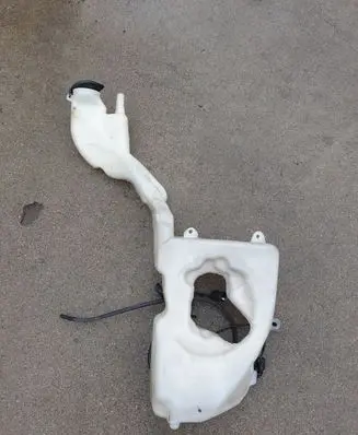 Mini One - Cooper Coupe R56 Windshield washer fluid reservoir/tank 7157124 16081600 16081600A