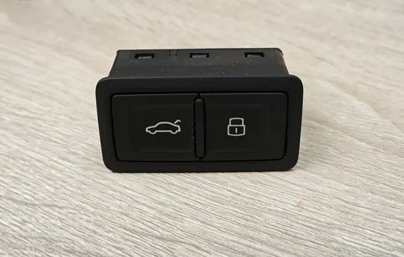 Tailgate opening switch