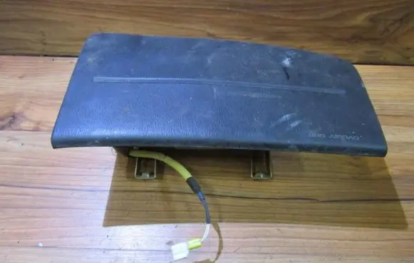 Nissan Almera Passenger airbag