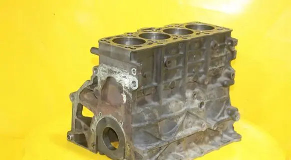 Volkswagen Golf V Engine block 038103021AT