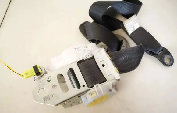 Toyota RAV 4 (XA30) Front seatbelt 7q1410p 7q1410-p