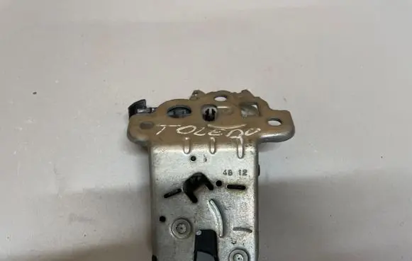 Seat Toledo IV (NH) Loading door lock 5E0827505