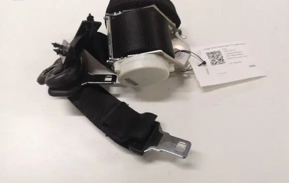 Ford S-MAX Middle seatbelt (rear) 611B68N