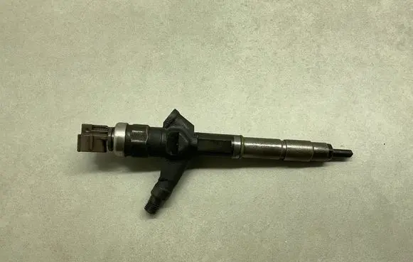 Nissan X-Trail T30 Fuel injector AW402AW4