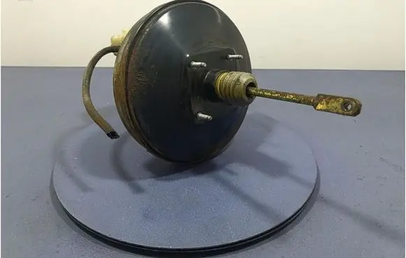 Volkswagen PASSAT B5 Brake booster 2D0612101E