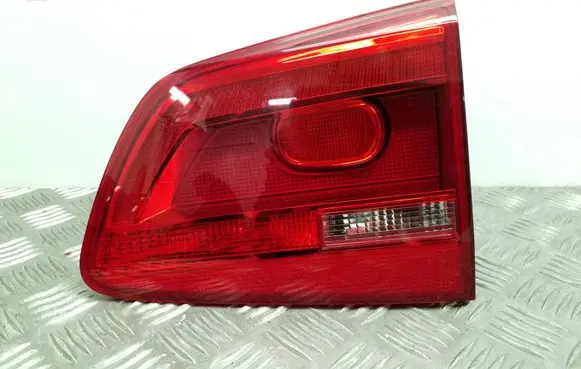 Volkswagen Touran II Tailgate rear/tail lights 1T0945094