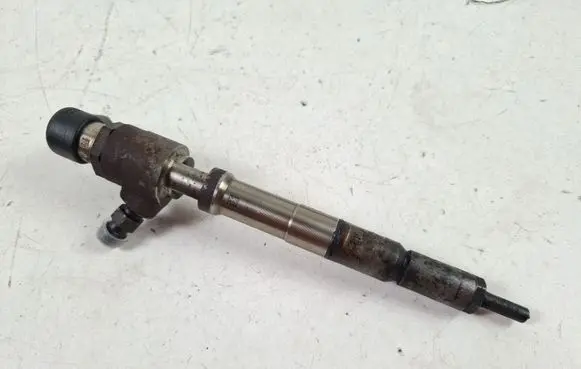 Volkswagen Golf Plus Fuel injector 03L130277B