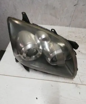 Toyota Avensis T250 Headlight/headlamp