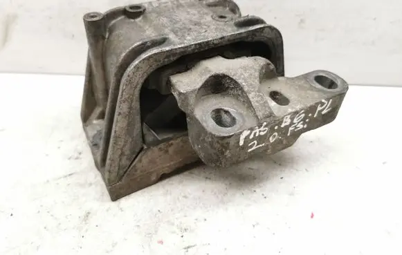 Volkswagen PASSAT B6 Engine mount bracket 1K0199262M