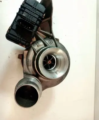 BMW 5 F10 F11 Turbo 8512464