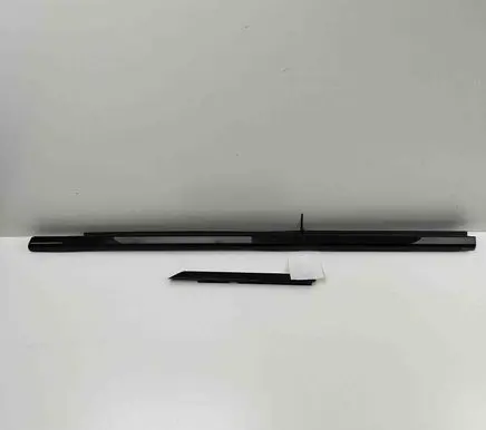 BMW i4 Front door glass trim molding 7482960 5A5C0C1