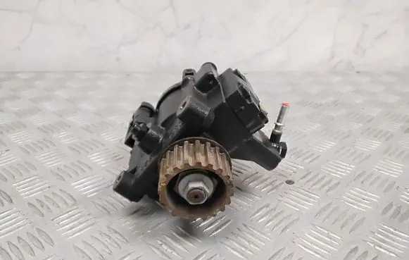 Nissan Qashqai Fuel injection high pressure pump H8201100115