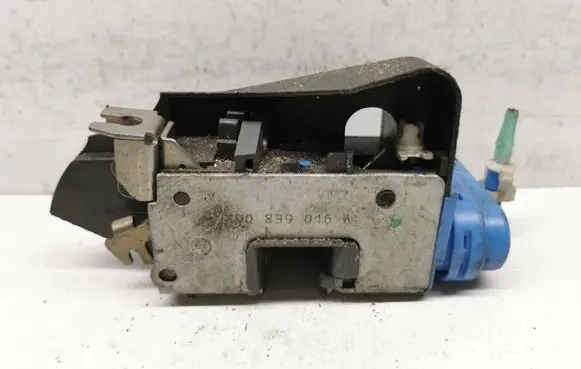 Audi A6 S6 C4 4A Rear door lock 4D0185A