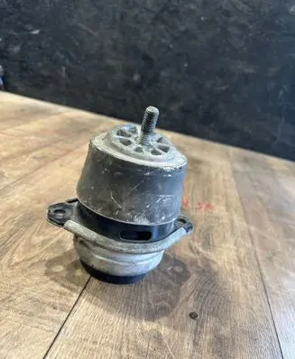 Engine mount bracket