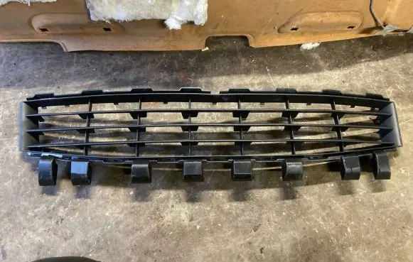 Renault Megane II Front bumper lower grill 8200412379