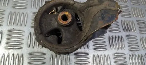 Honda Civic Engine mount bracket